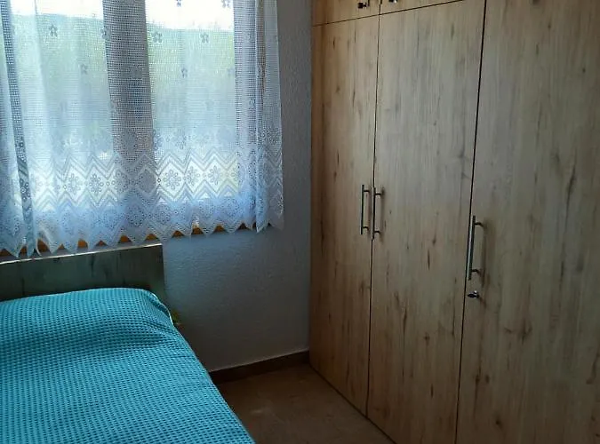 Niki Сasa de vacaciones Neos Marmaras